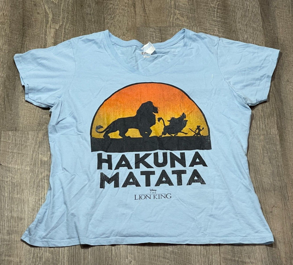 Disney Light Blue XXL Short Sleeve V-Neck T-Shirt Hakuna Matata Lion King EUC!